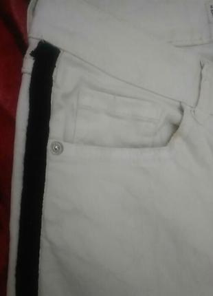 Суперстильные белые джинсы4 фото