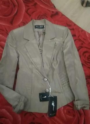 Фирменный пиджак на подкладке