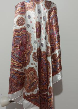Очень красивый платок  92х94 см.1 фото