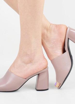 Стильные розовые пудра шлепанцы шлепки сабо на широком устойчивом каблуке