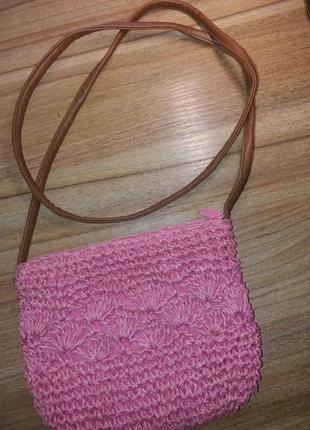 Летняя розовая сумочка кроссбоди из соломки на длинной ручке f&f