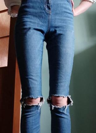Джинсові світло сині штани з високою талією і дірками на колінах2 фото