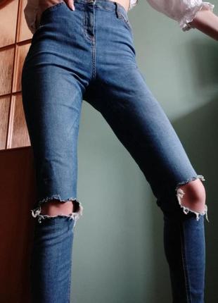 Джинсові світло сині штани з високою талією і дірками на колінах4 фото