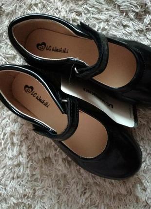 Лакированые черные туфли