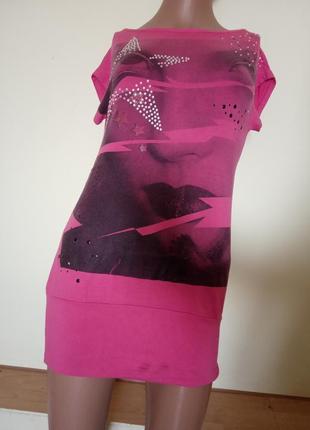 Розовая туника платье с принтом и стразами