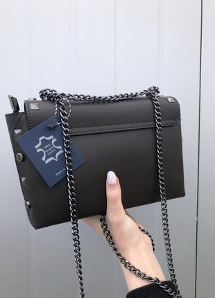 Шкіряна сумочка клатч на ланцюжку темна коричнева італія сумка жіноча шкіряна3 фото