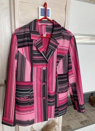 Розовый пиджак в абстрактный принт 💕подойдёт как овэрсайз