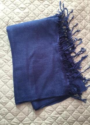 Стильный синий шарф палантин