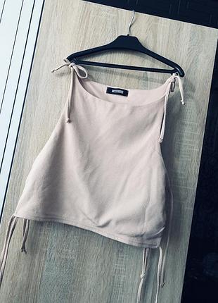 Короткий топ на зав'язках