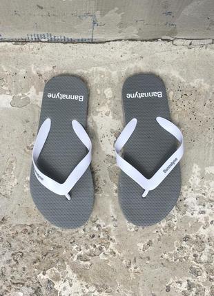 Легкі шльопанці в'єтнамки як havaianas