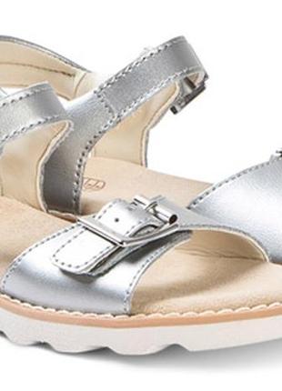 Шкіряні сандалі clarks crown bloom k silver 2