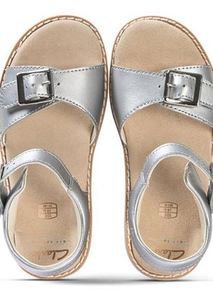 Шкіряні сандалі clarks crown bloom k silver 5