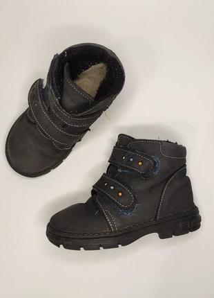 Демисезонные кожаные ботинки на липучках2 фото