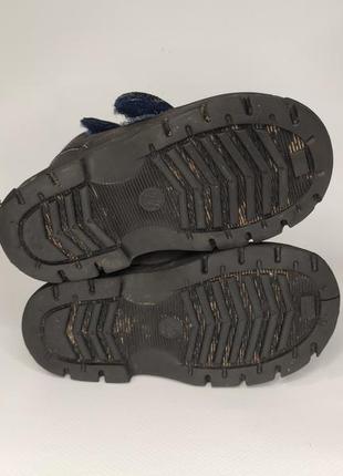 Демисезонные кожаные ботинки на липучках8 фото