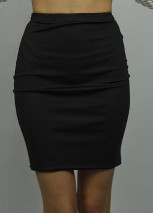 Обтягує спідниця міні