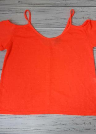 Яскрава футболка