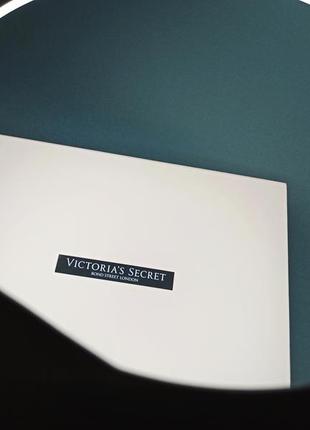 Подарочный набор eyemask & pillowcase set от victoria's secret3 фото