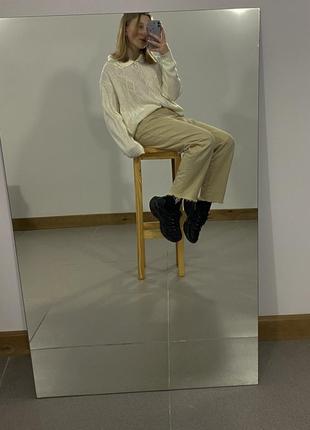 Белый свитер