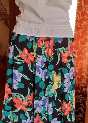 Красива літня спідниця в квітковий принт