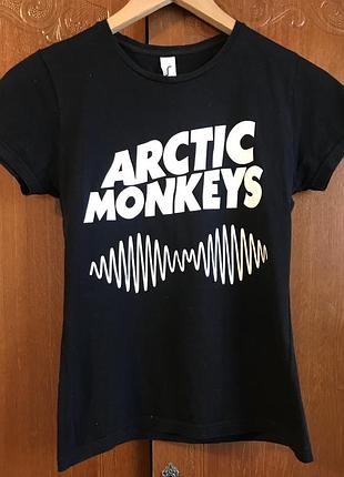 Футболка чорна