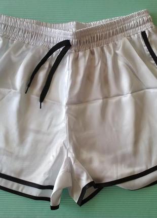 Стильные ♥️ женские белые шорты летние атласные3 фото