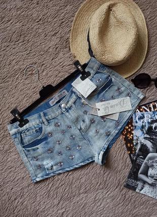 Крутые короткие летние джинсовые шорты с камнями1 фото