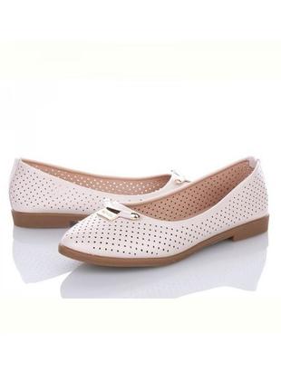 Женские комфортные бежевые летние туфли балетки с перфорацией