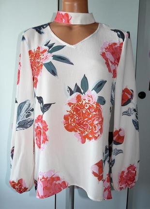 Блуза з квітами