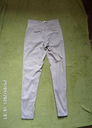 Базовые бежевые джинсы с высокой посадкой2 фото