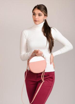 Новая стильная круглая розовая молодежная сумка через плечо, тренд сезона10 фото