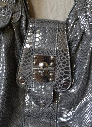 Steve madden сумка серебро змеиный принт ткань4 фото