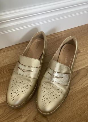 Кожаные туфли clarks