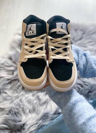 Кроссовки женские найк nike air jordan retro 1 beige black2 фото