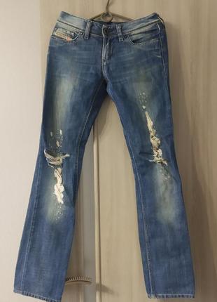 Модные рваные джинсы, италия1 фото