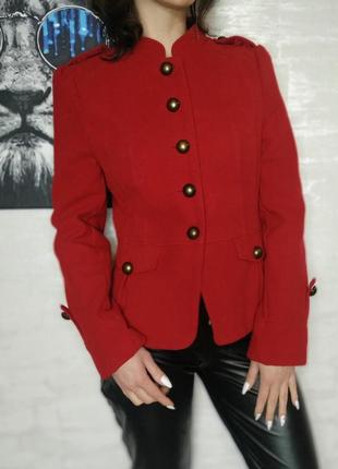 Красное пальто internacionale