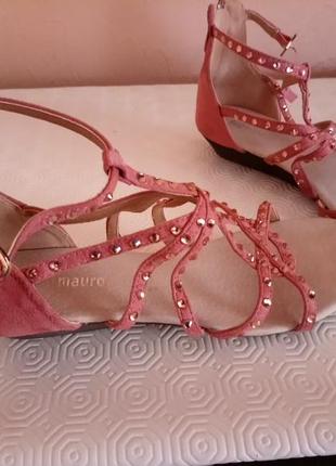 Чудові босоніжки від бренду supermauro