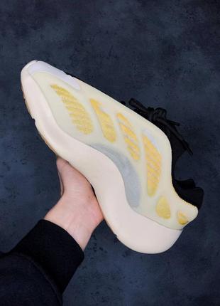 Кросівки унісекс yeezy boost 700 v3 safflower