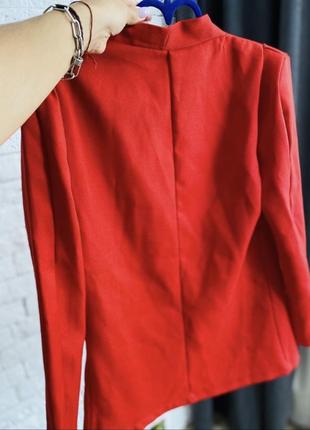 Красный пиджак строгого кроя, красный блейзер9 фото