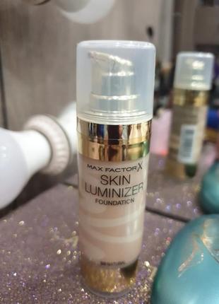 Тональний крем для обличчя max factor skin luminizer