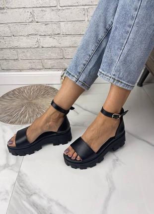 Босоніжки на танкетці на платформі натуральна шкіра