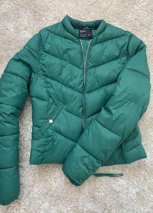 Весняна куртка bershka