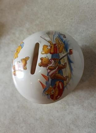 Винтажная керамическая копилка в форме гриба мишки на отдыхе. англия, 80-е годы.