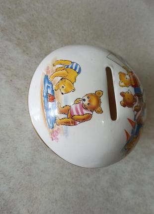 Винтажная керамическая копилка в форме гриба мишки на отдыхе. англия, 80-е годы.