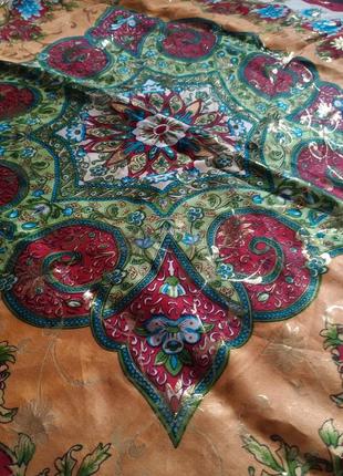 Шелковый платок с люрексовой нитью.3 фото