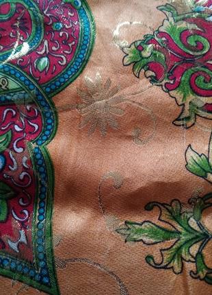 Шелковый платок с люрексовой нитью.4 фото