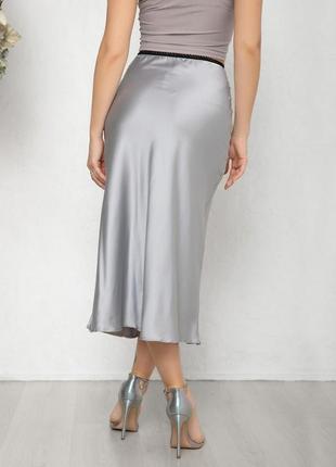 Серая шелковая юбка-колокол в бельевом стиле4 фото