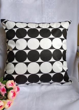 Декоративная черно белая наволочка с кругами 35*35 см