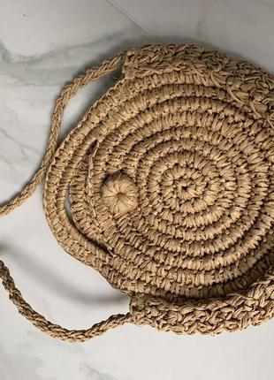 Сумочка плетёная круглая  из рафии4 фото