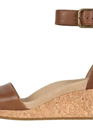 Босоножки ugg zoe ii leather wedge sandals5 фото