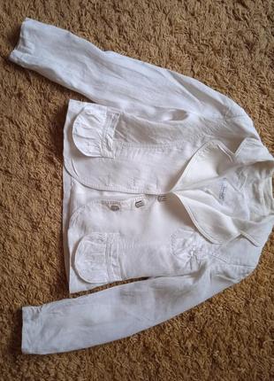 Белый льняной пиджак
